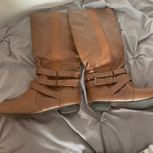 Flat high women boots size 7